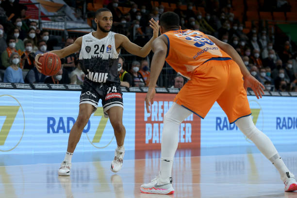 [德甲]魏格尔发动反击 普莱亚长途奔袭破门.