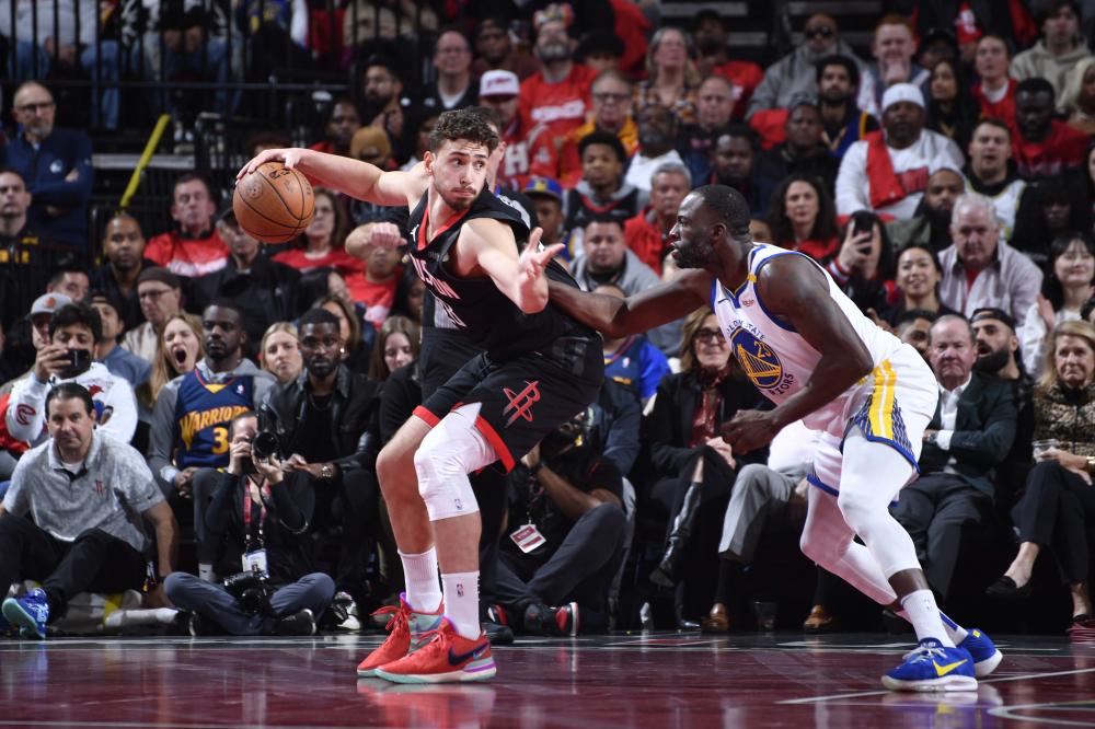 罚球9中2仍砍20+5 胡金秋扮演内线定海神针 助队5分力克沙特取开门红